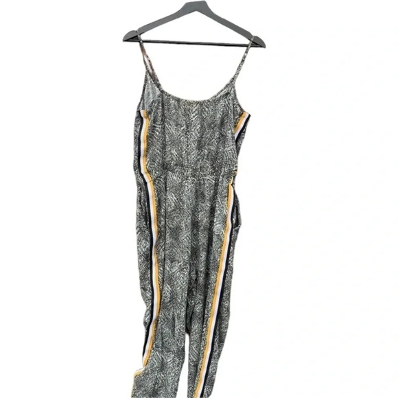 Peyton Jensen large pants romper - Picture 2 of 6